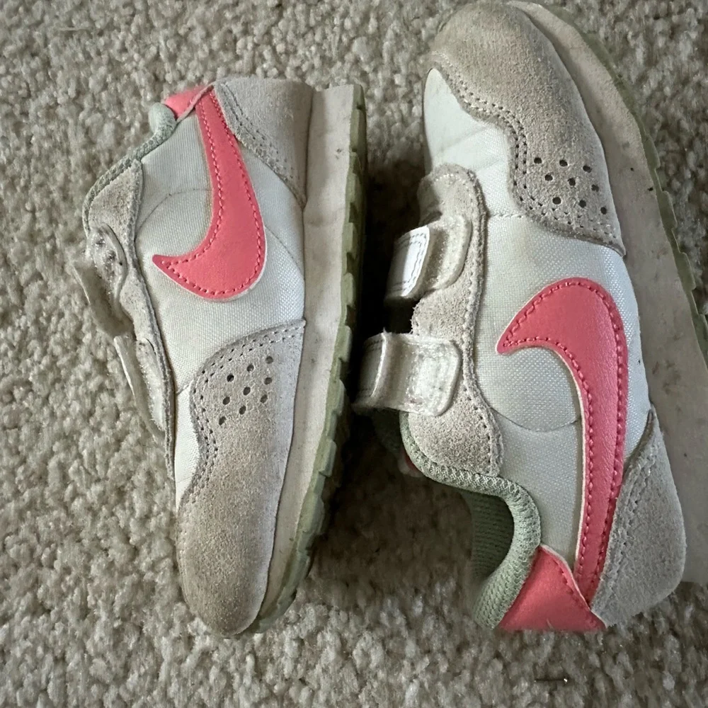 Nike Little Girls (Toddler)  Hook-and-Loop Sneakers
